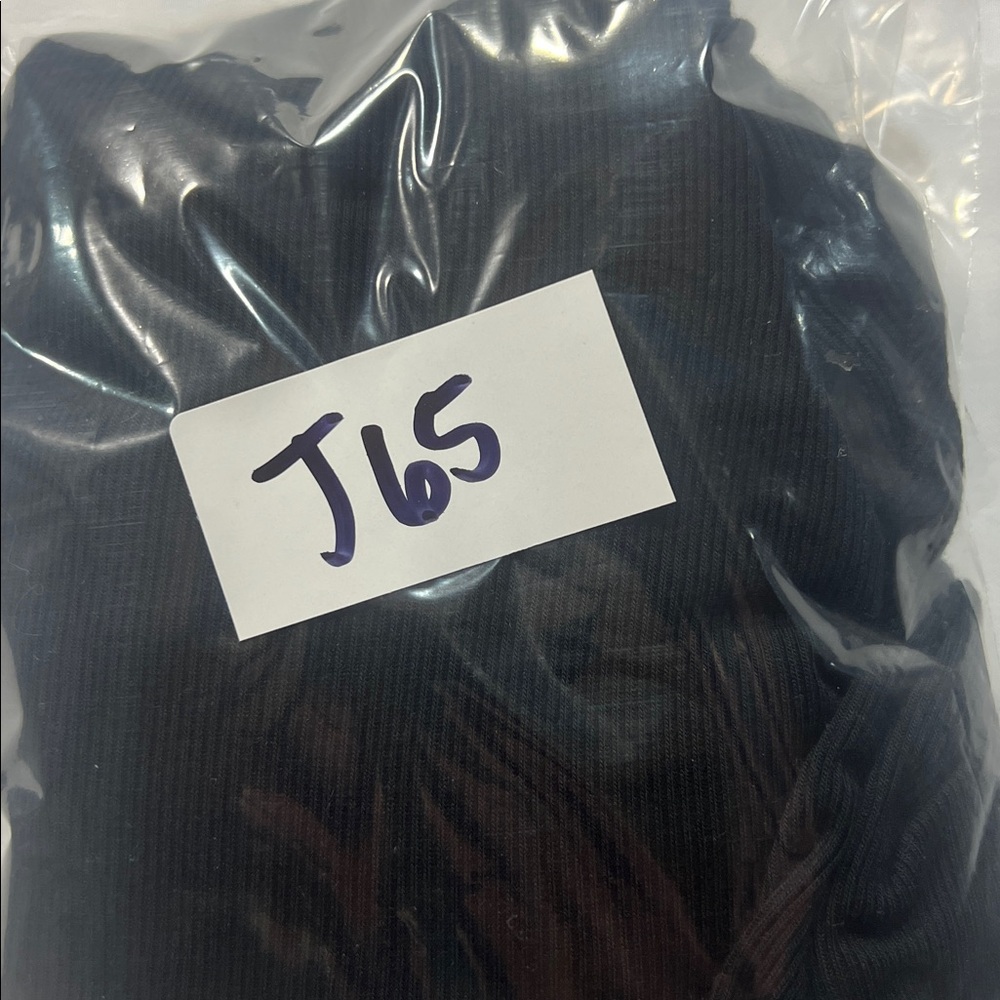 Sundays Best Aritzia cropped turtleneck size S - Picture 7 of 7